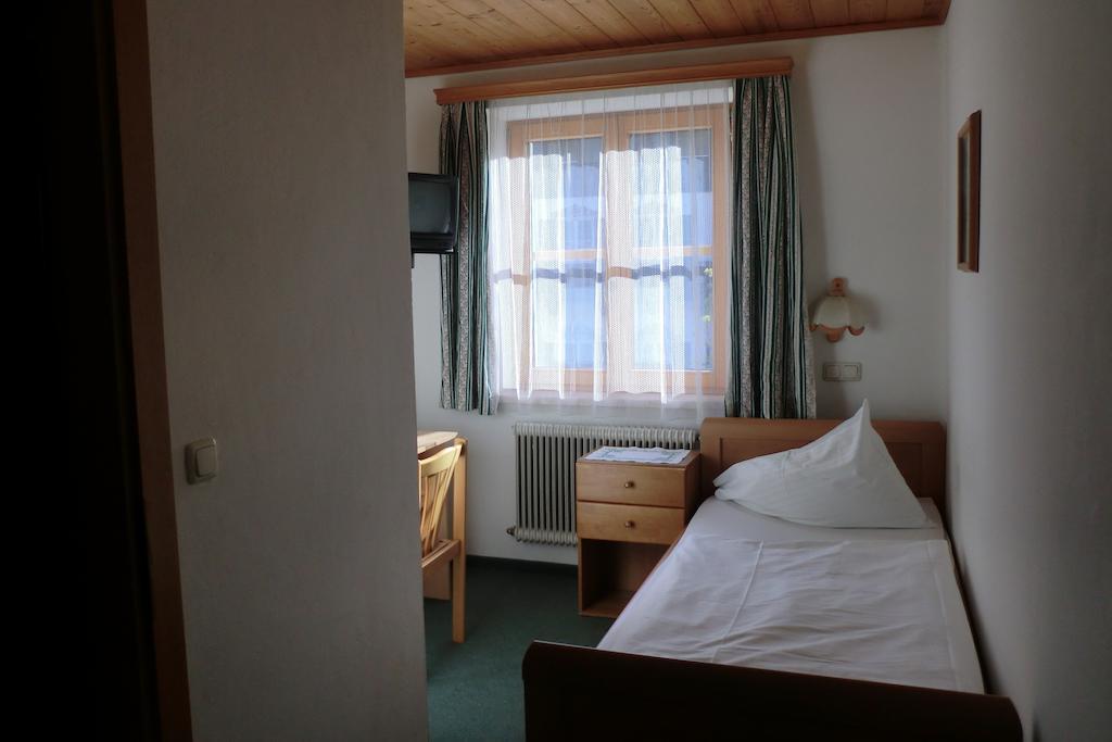 Hotel Weisses Roessl Werfen Pokój zdjęcie